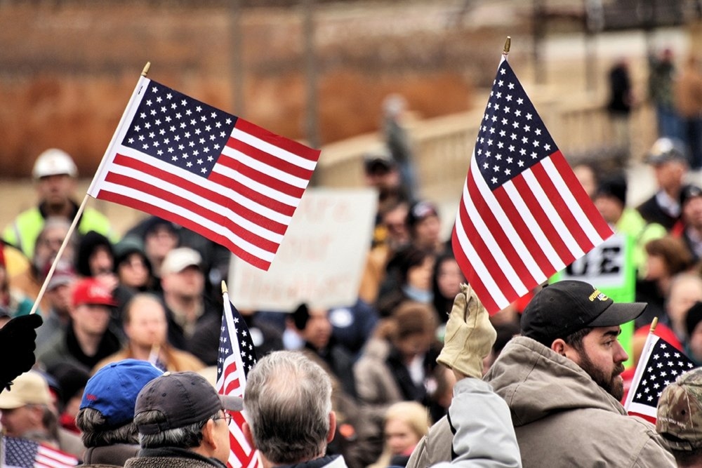 موقع “تشاتام هاوس” : الولايات المتحدة على مشارف حرب أهلية