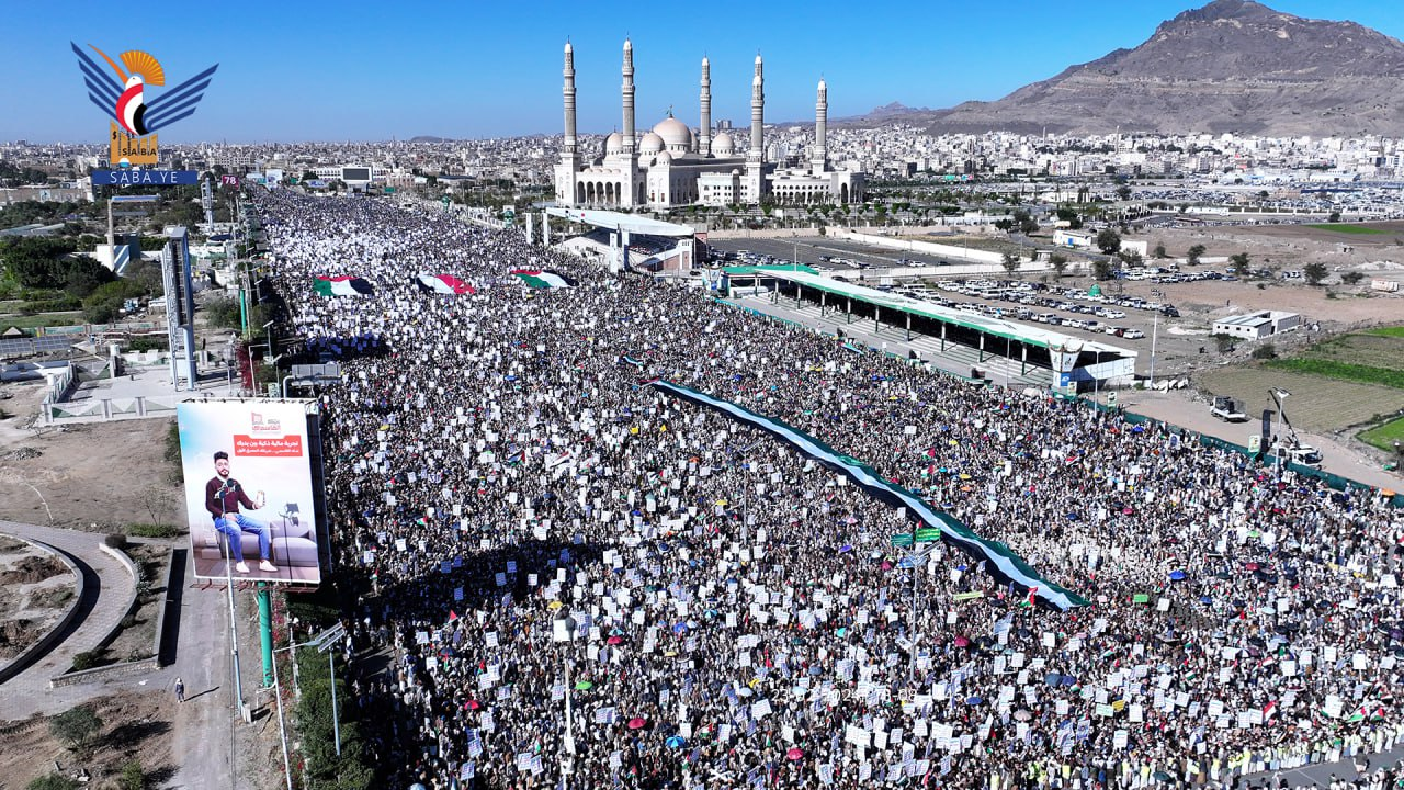 حشود مليونية في العاصمة صنعاء “مسارنا مع غزة.. قدماً حتى النصر
