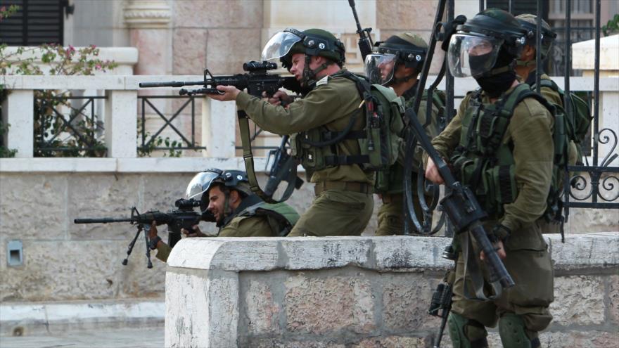 استشهاد فلسطيني وإصابة شقيقيه برصاص العدو جنوب غرب الخليل