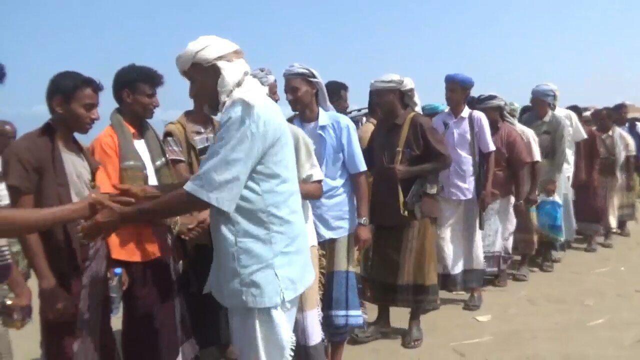 وسط هدير المدافع .. المهنئون بالعيد يزورون المرابطين في الجبهات