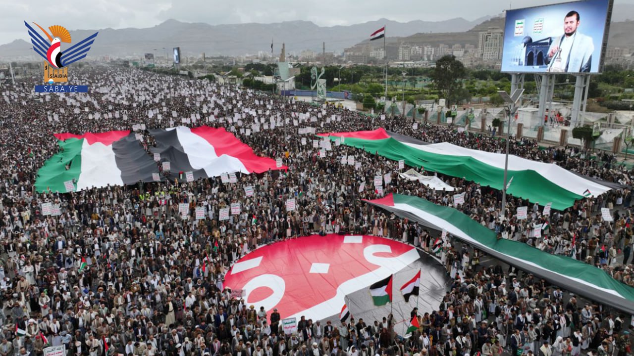 طوفان يماني في العاصمة صنعاء في مسيرة ” لستم وحدكم .. صامدون مع غزة”