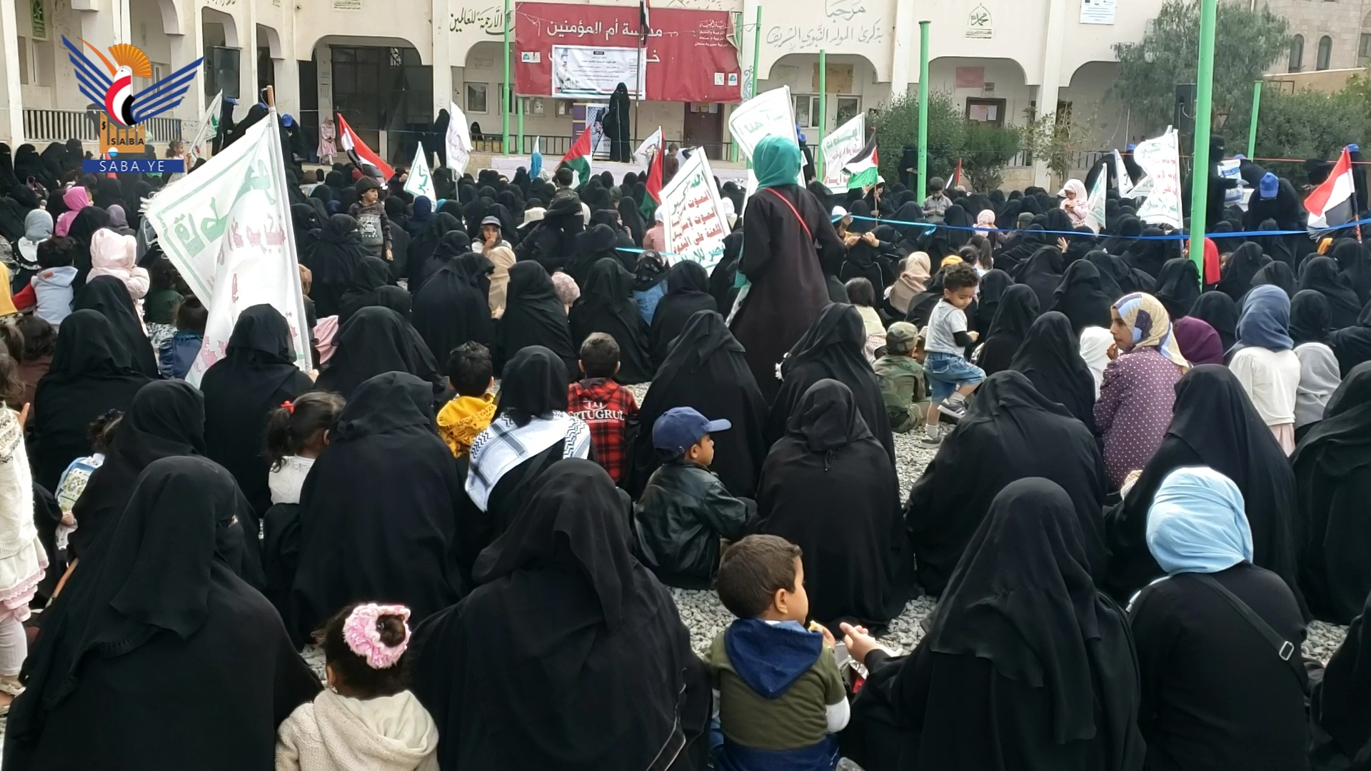 وقفة للهيئة النسائية في صنعاء تضامنا مع الشعب الفلسطيني