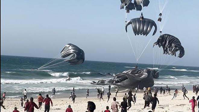 المكتب الإعلامي بغزة: المجاعة تتعمق وإنزال المساعدات جوا “غير مجد”