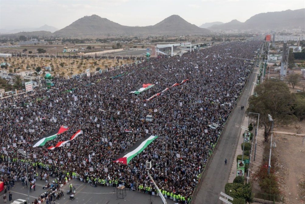 العاصمة صنعاء تشهد طوفانا بشريا في مسيرة “انتصارا لغزة.. ضرباتنا متصاعدة”