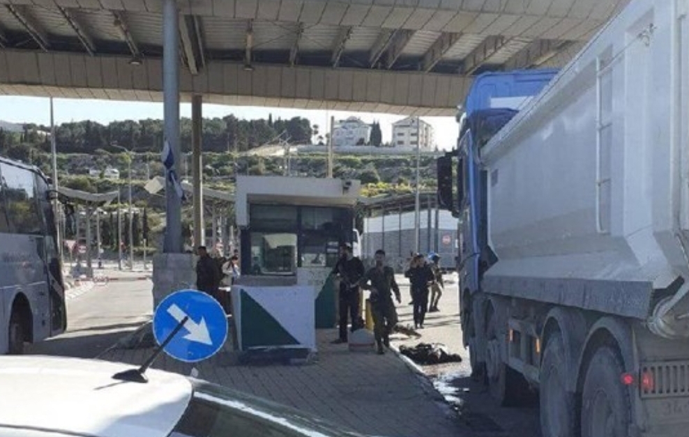 إصابة فلسطيني وجنديين صهيونيين بعملية طعن فدائية على حاجز النفق في بيت لحم 