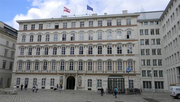 النمسا تطرد دبلوماسيين روسيين.. وموسكو تتوعد بالرد على القرار “غير المبرر”