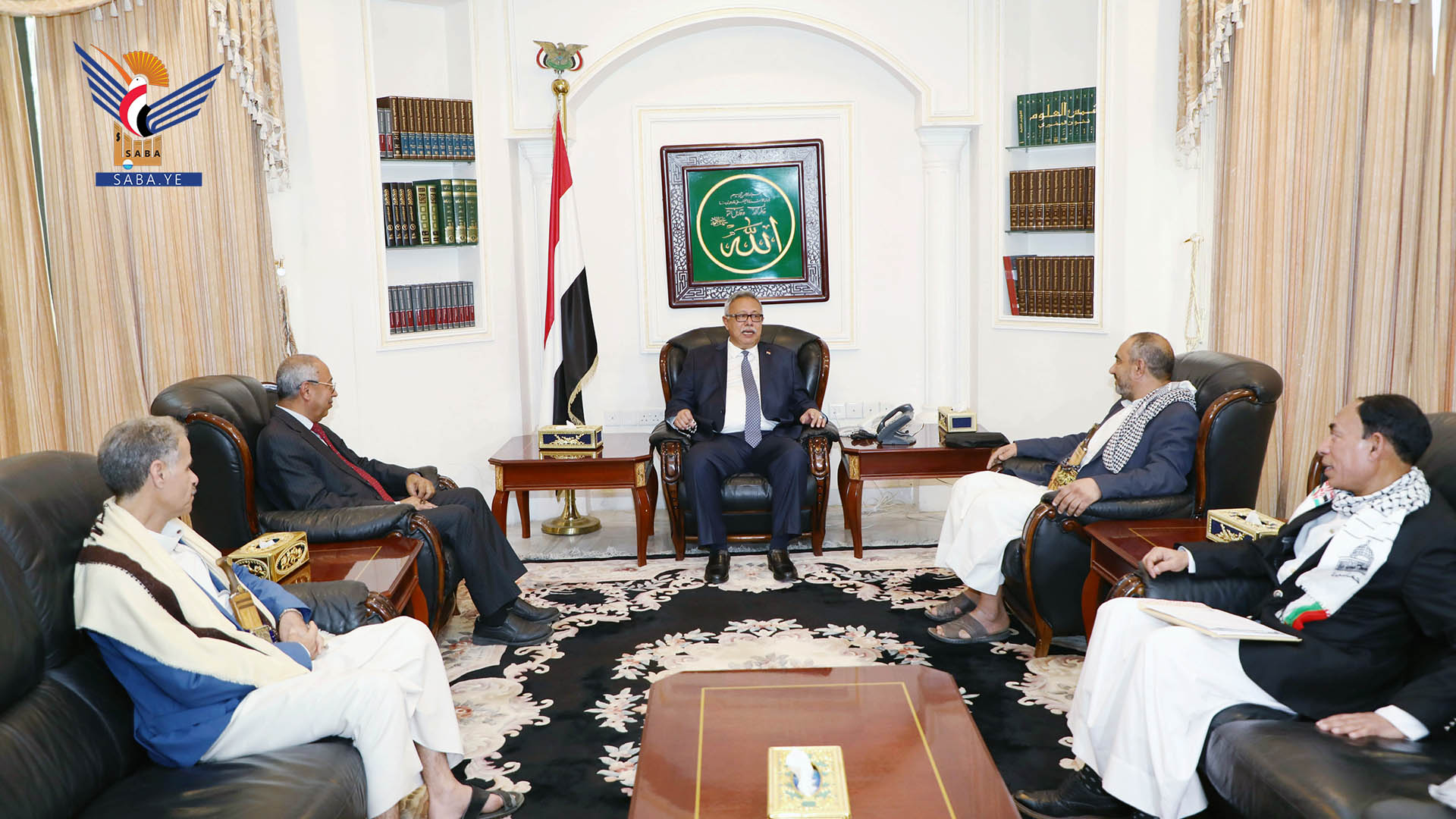 الدكتور بن حبتور يلتقي رئيس الدائرة القنصلية بوزارة الخارجية