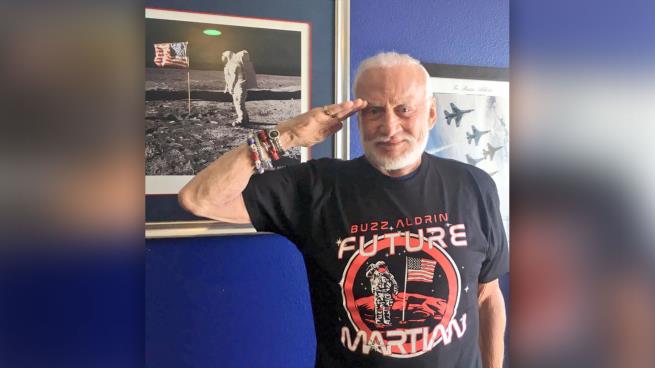 ثاني رجل مشى على سطح القمر يرفع دعوى قضائية ضد أبنائه ثاني رجل مشى على سطح القمر يرفع دعوى قضائية ضد أبنائه