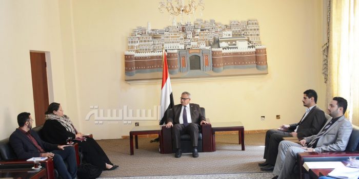 رئيس الوزراء يناقش مع القائم بأعمال بعثة المنظمة الدولية للهجرة أوضاع المهاجرين باليمن رئيس الوزراء يناقش مع القائم بأعمال بعثة المنظمة الدولية للهجرة أوضاع المهاجرين باليمن