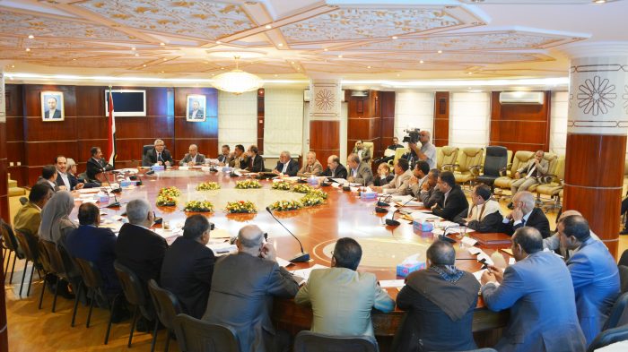 مجلس الوزراء يشيد بالحضور الجماهير الكبير في احتفالات المولد النبوي مجلس الوزراء يشيد بالحضور الجماهير الكبير في احتفالات المولد النبوي