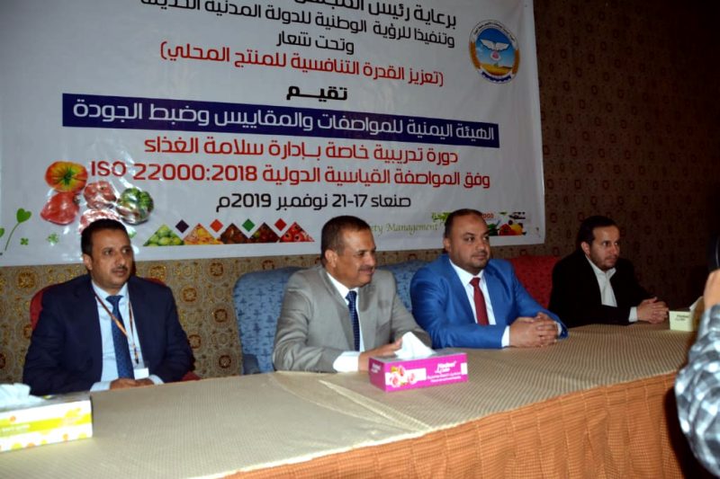 الدكتور مقبولي يؤكد اهتمام الحكومة بتشجيع الصناعات الوطنية الدكتور مقبولي يؤكد اهتمام الحكومة بتشجيع الصناعات الوطنية