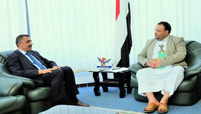الرئيس الصمّاد يناقش مع وزير النفط سبل توفير المشتقات النفطية والغاز المنزلي