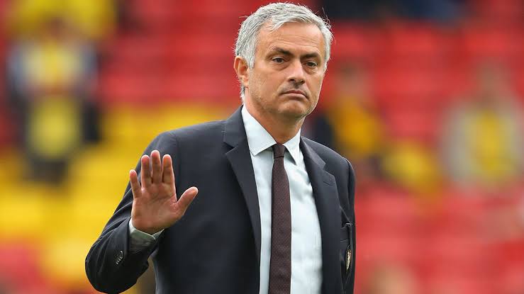 نادي (توتنهام) الإنجليزي يتعاقد مع المدرب البرتغالي جوزيه مورينيو