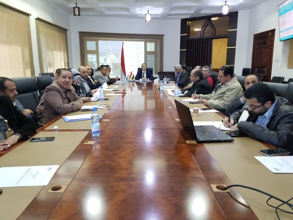 وزير المياه والبيئة يؤكد على أهمية تنسيق الجهود للحد من وباء الكوليرا وزير المياه والبيئة يؤكد على أهمية تنسيق الجهود للحد من وباء الكوليرا