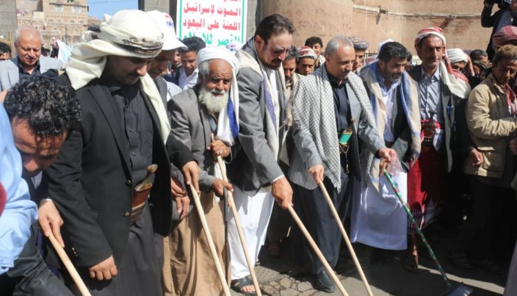 الجنيد وعباد يدشنا حملة النظافة الشاملة 12 /12 بكافة مديريات أمانة العاصمة