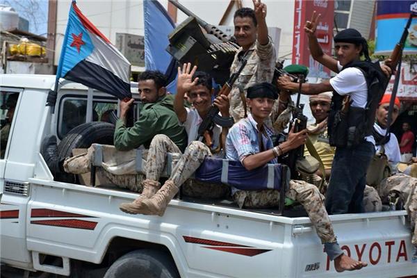 قوة موالية للاحتلال الإماراتي تنهب 18 مليار ريال من ميناء عدن