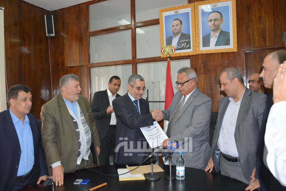 رئيس الوزراء يسلم إقراره السادس بالذمة المالية