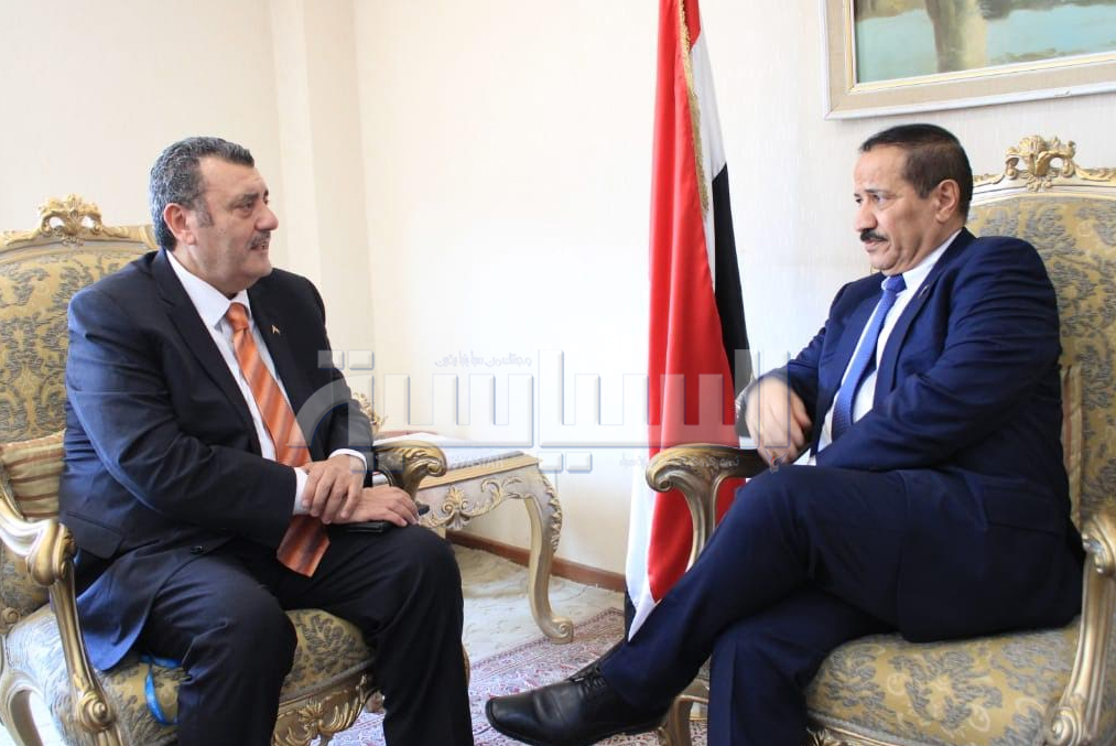 وزير الخارجية يبحث مع القائم بأعمال ممثل الصحة العالمية ترتيبات بدء رحلات الجسر الطبي للحالات المرضية الحرجة