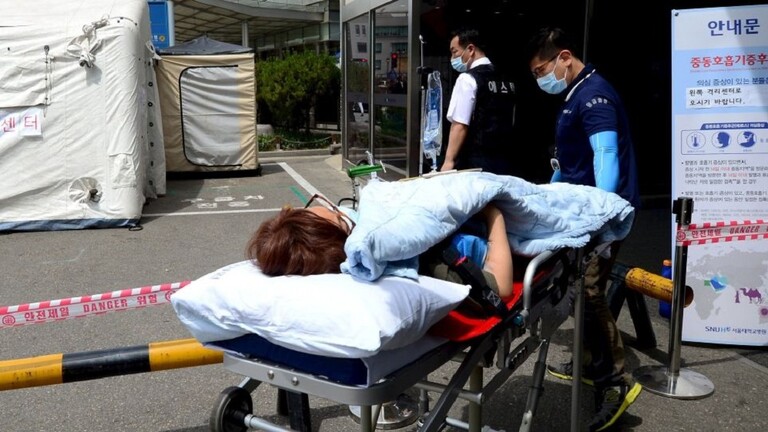 الصين.. فيروس “كورونا” يقتل 304 أشخاص ويصيب أكثر من 14 ألف شخص حتى الآن الصين.. فيروس “كورونا” يقتل 304 أشخاص ويصيب أكثر من 14 ألف شخص حتى الآن