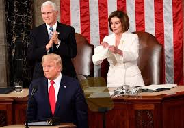 رئيسة مجلس النواب الأمريكي تمزق خطاب ترامب