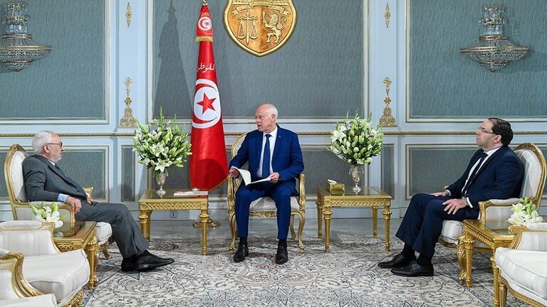 الرئيس التونسي يهدد بحل البرلمان في حال فشلت حكومة الفخفاخ بنيل ثقته
