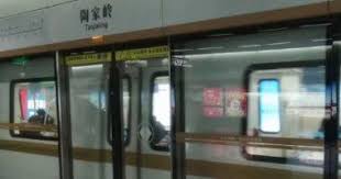 السلطات الصينية تعيد إطلاق المترو في مدينة ووهان