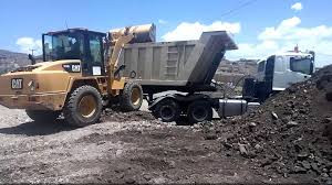 رفع أكثر من 700 طن من مخلفات سيول الأمطار بأمانة العاصمة