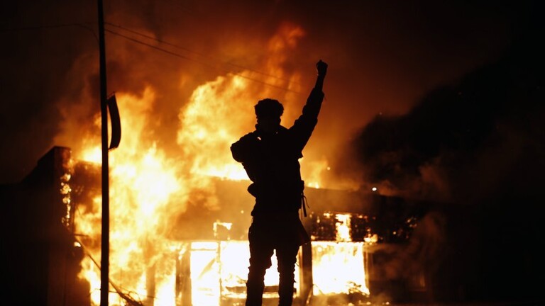 مقتل ضابط فدرالي وإصابة آخر بإطلاق نار أثناء مظاهرات في كاليفورنيا