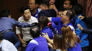 اشتباكات جديدة في برلمان تايوان