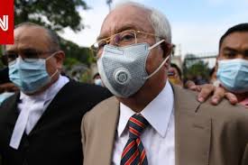 إدانة رئيس وزراء ماليزيا السابق نجيب عبد الرزاق في اتهامات بالفساد