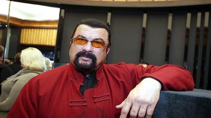 روسيا تعين الممثل ستيفن سيغال مبعوثا لشؤون الإتصالات مع الولايات المتحدة روسيا تعين الممثل ستيفن سيغال مبعوثا لشؤون الإتصالات مع الولايات المتحدة