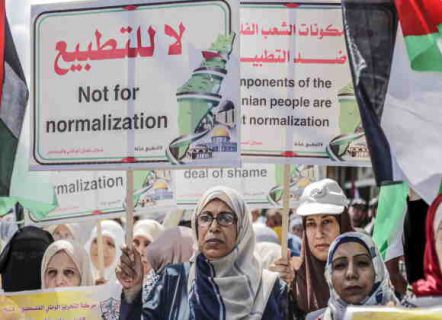 خبراء عرب: الدول العربية ستحصُل على “براوني” من التطبيع مع تل أبيب التي لا يُهمُها ابتلاع طهران للخليج العربي خبراء عرب: الدول العربية ستحصُل على “براوني” من التطبيع مع تل أبيب التي لا يُهمُها ابتلاع طهران للخليج العربي