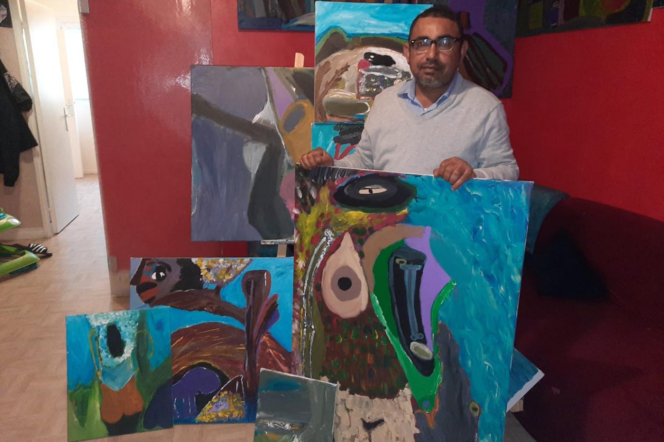 تشكيلي يمني يتبنى مبادرة لدعم الأطفال المتضررين من السيول