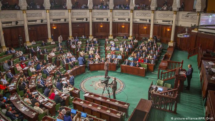 البرلمان التونسي يمنح الثقة لحكومة المشيشي  