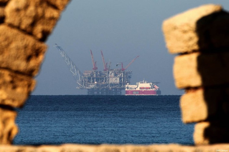 “إسرائيل” لن تكتفي بالمياه.. ماذا عن الغاز والبترول؟ “إسرائيل” لن تكتفي بالمياه.. ماذا عن الغاز والبترول؟