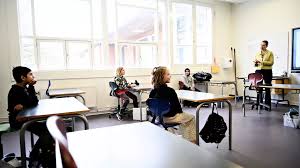 كيف تحولت المدرسة والجامعة إلى معقل نشط لفيروس كورونا في فرنسا؟