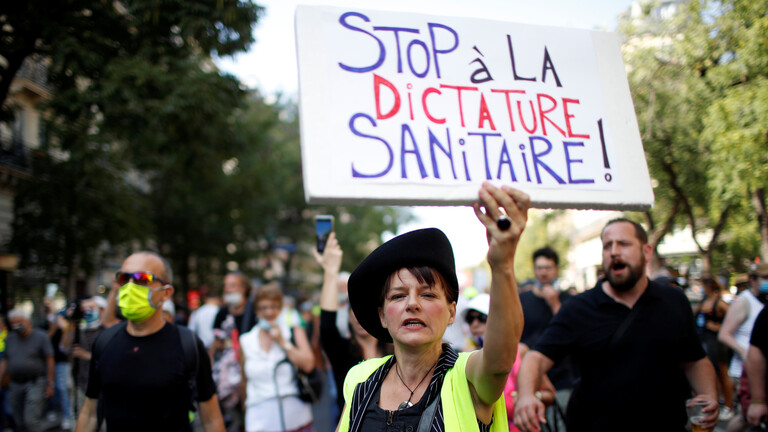 العفو الدولية تؤكد تعرض آلاف المحتجين في فرنسا لـ”حملة قمع مشددة”