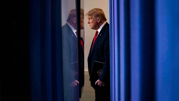 كورونا يحجر ترامب في عز حملته..لماذا يهتم العالم بإصابته إلى هذا الحدّ؟ كورونا يحجر ترامب في عز حملته..لماذا يهتم العالم بإصابته إلى هذا الحدّ؟