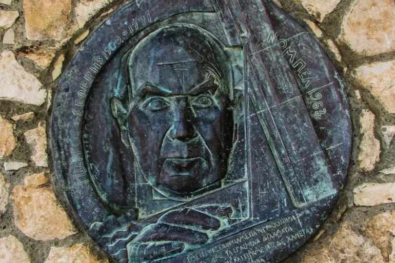 نوبل للآداب.. هل هي جائزة سياسية متنكرة في قناع أدبي؟