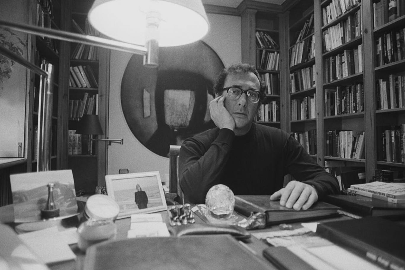 لماذا تناست لجنة نوبل الأدبية إنجازاته السينمائية الكبيرة؟