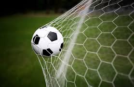 فياريال يتصدر الدوري الاسباني لكرة القدم مؤقتاً بعد فوزه على بلنسية 2-1