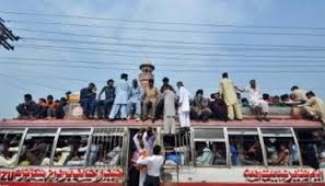 مصرع 15 أفغانياً وإصابة العشرات جراء تدافع أمام قنصلية باكستانية