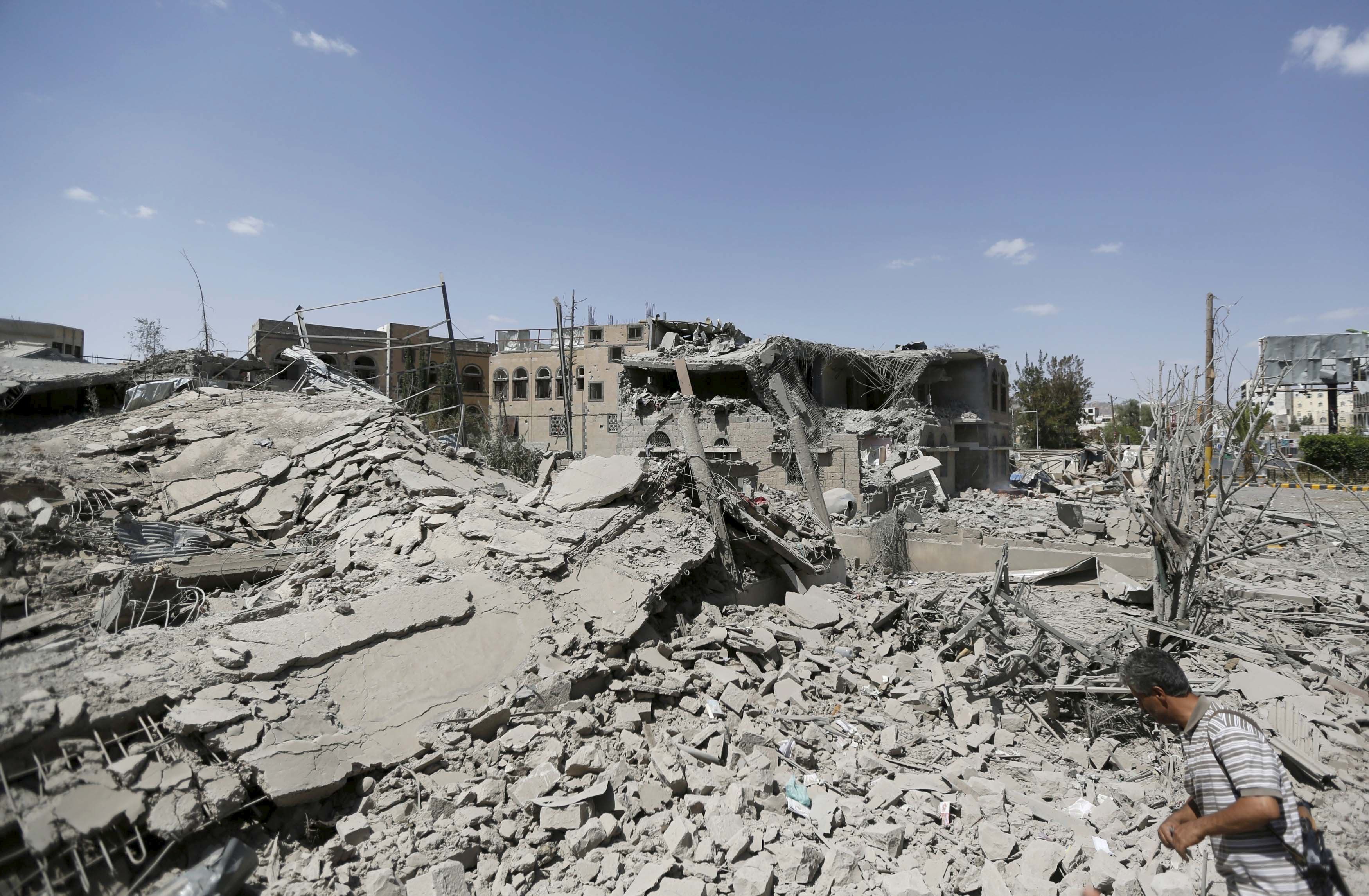 حضور شيطاني للإمارات في اليمن..حوّلتها إلى مسرح لتجريب صفقات أسلحتها السرية