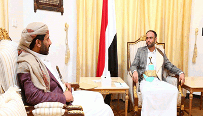 الرئيس المشاط يناقش مع الشيخ محمد الغادر الدور الاجتماعي في تماسك الجبهة الداخلية