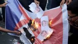 تظاهرة امام سفارة فرنسا في لندن للاحتجاج على الرسوم المسيئة للنبي