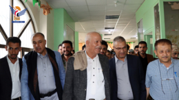 محافظ إب يطلع على العملية التعليمية بكلية طب الأسنان