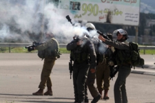 إصابة 4 فلسطينيين بالاختناق خلال اقتحام العدو لطوباس ومستوطنون يسرقون أغناما شرق رام الله