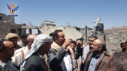 أمين العاصمة يطلع على الأضرار بمنازل المواطنين جراء استهداف العدوان الأمريكي لحي شعب الحافة