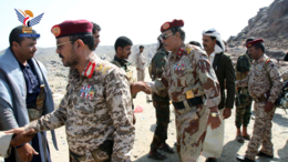 مدير دائرة القضاء العسكري يزور المرابطين في جبهات البيضاء