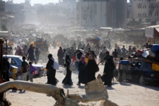 الخارجية الإندونيسية تنفي مزاعم نقل فلسطينيين من غزة إلى أراضيها